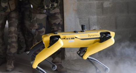 波士顿动力机器狗与法国军队进行战斗测试